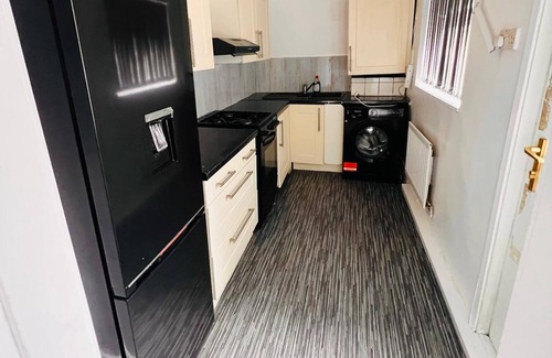 Middlesbrough House | 3 Bed Home Free WiFi & Netflix Central Location