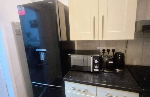 Middlesbrough House | 3 Bed Home Free WiFi & Netflix Central Location