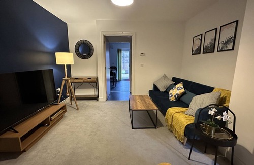 Bletchley House | 3 Bed House | Business or Leisure | Free Parking