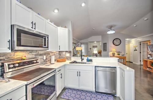 Biggar House | 3-bed house in fabulous Fort Myers with WiFi, AC, 6 miles from the Airport.