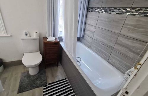 Ladywell House | 3-Bed House in London self-contained in Ladywell