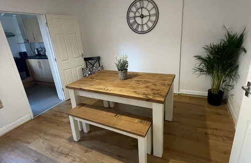 Salisbury House | 3-Bed House near Salisbury Cathedral & Attractions