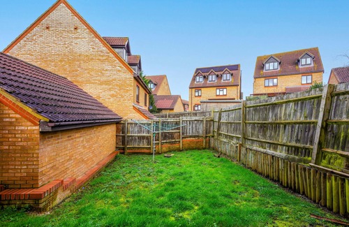 Milton Keynes House | 3 Bed House - Sleeps 7 - Garden - Parking - Wifi