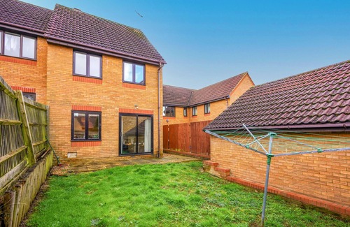 Milton Keynes House | 3 Bed House - Sleeps 7 - Garden - Parking - Wifi