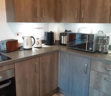 Rushden House | 3 Bed House - Sleeps 4 - Parking - Wifi