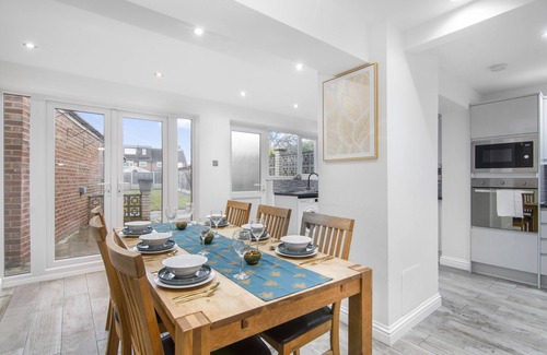 Gravesend House | 3 Bed House - Sleeps 5 - Garden - Parking