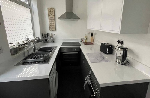 Darlington House | 3 Bed House - Sleeps 5 - Wifi, Parking
