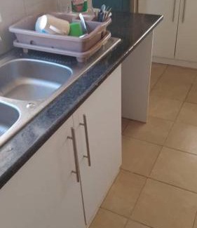 Lusaka House | 3 Bed House - Sleeps 6 - Garden - Parking - Wifi