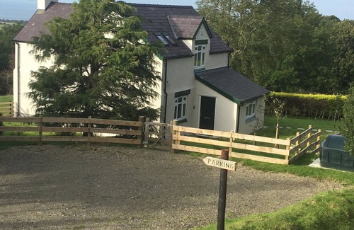 Abergele House | 3 Bed House - Sleeps 6 - Pets, Garden, Parking