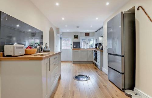 Broughton House | 3 Bed in Broughton 94143