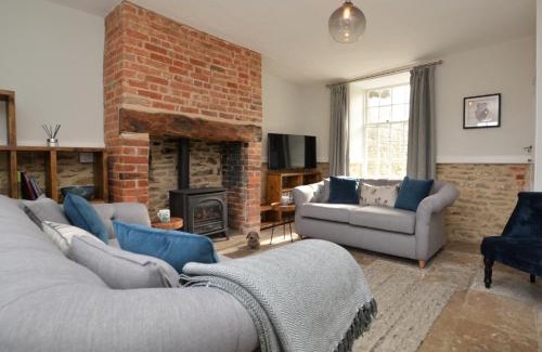 Bridport House | 3 Bed in Burton Bradstock 64947