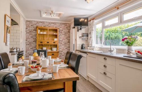Brecon House | 3 Bed in Cantref BN363