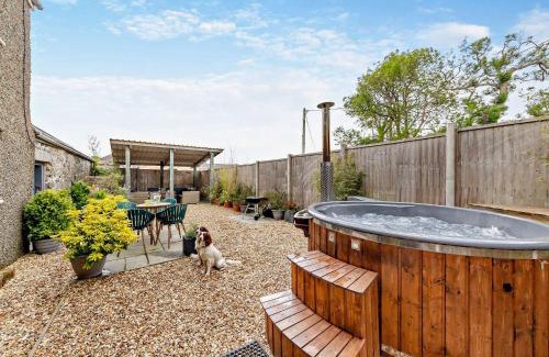 Denbigh House | 3 Bed in Denbigh 93994