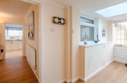Freshwater House | 3 Bed in Freshwater 79039