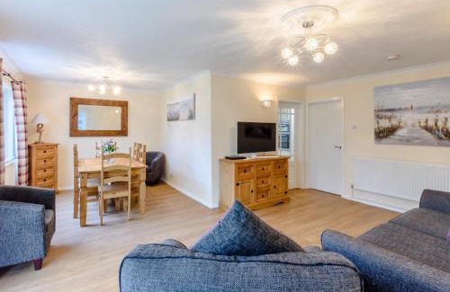 Freshwater House | 3 Bed in Freshwater 79039