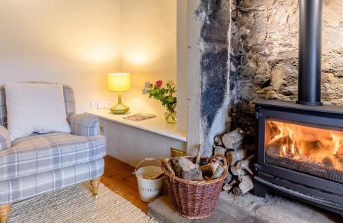 Great Hucklow House | 3 Bed in Great Hucklow 77715