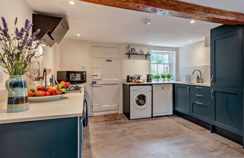 Amesbury House | 3 Bed in Salisbury 95325