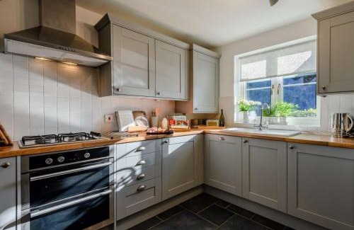 New Forest District House | 3 Bed in Sway 90002
