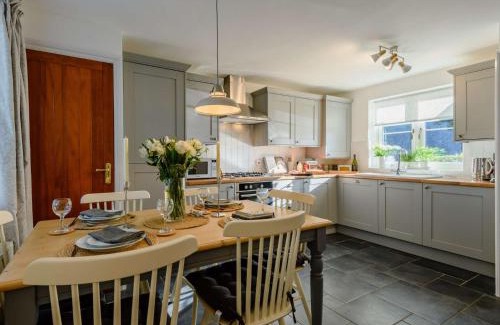 New Forest District House | 3 Bed in Sway 90002