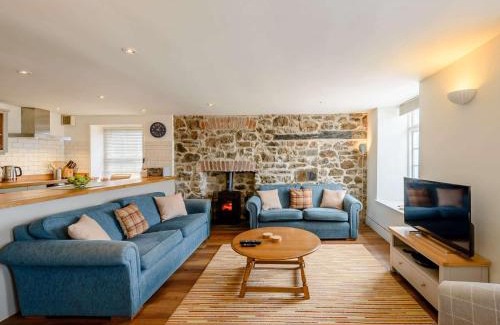 Tenby House | 3 Bed in Tenby FB095