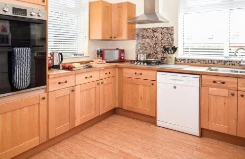Totland Bay House | 3 Bed in Totland Bay IC110