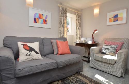 West Compton House | 3 Bed in Uploders DC059