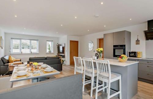 Westleigh House | 3 Bed in Westward Ho 93154