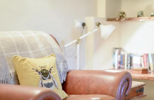 Wool House | 3 Bed in Wool 77787