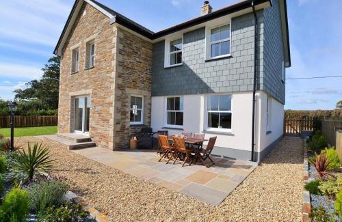 Langdon House | 3 Bed in Yeolmbridge 41848