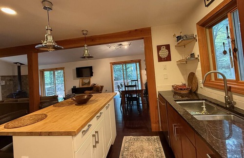 Wilmington Cabin | 3-Bed Lodge Minutes to Mt Snow, Hermitage Club, Ropanda Lake & Two Golf Courses