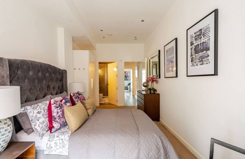 Westminster Apartment | 3 Bed Modern Apartment Opposite Buckingham Palace