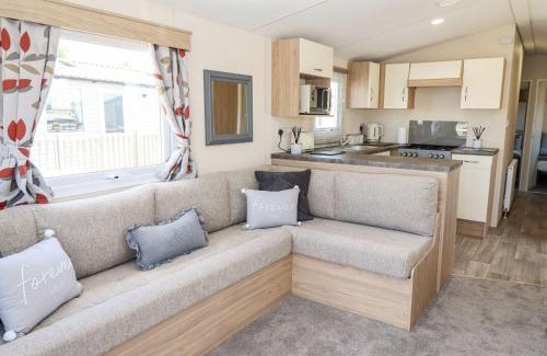 Crowle House | 3 Bed New Lodge Sleeps 4 Pets Welcome