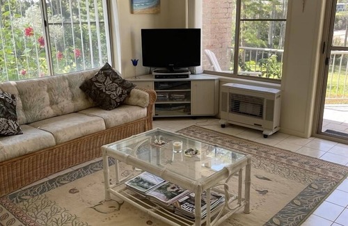 Denhams Beach Apartment | 3 Bed Oceanview (3 Night Min) (Denhams Retreat)