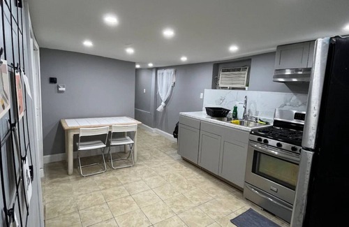Hillside House | 3 Bed Room Apt near Airport