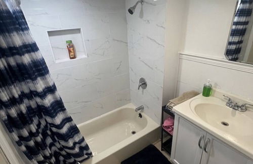 Hillside House | 3 Bed Room Apt near Airport