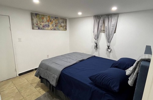 Hillside House | 3 Bed Room Apt near Airport
