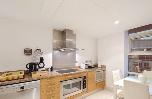 St. Mary's Park Apartment | 3 Bed Serviced Apartment in Battersea River views
