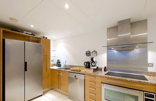 St. Mary's Park Apartment | 3 Bed Serviced Apartment in Battersea River views