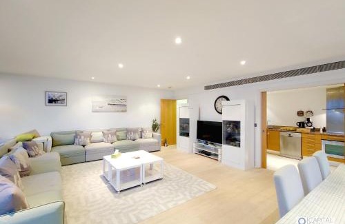 St. Mary's Park Apartment | 3 Bed Serviced Apartment in Battersea - River views