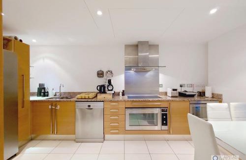 St. Mary's Park Apartment | 3 Bed Serviced Apartment in Battersea - River views