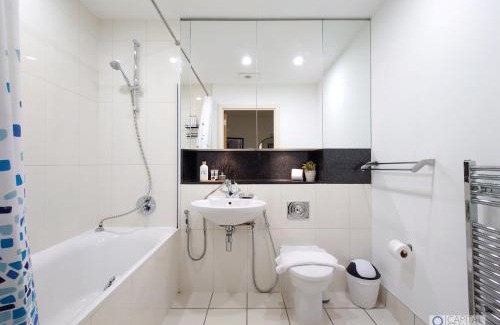 St. Mary's Park Apartment | 3 Bed Serviced Apartment in Battersea - River views