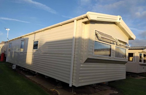 Great Yarmouth Cabin | 3 Bed, Sleeps 8 Caravan, California Cliffs Park