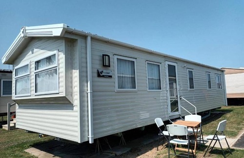 Great Yarmouth Cabin | 3 Bed, Sleeps 8 Caravan, California Cliffs Park