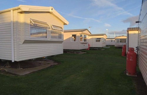 Great Yarmouth Cabin | 3 Bed, Sleeps 8 Caravan, California Cliffs Park