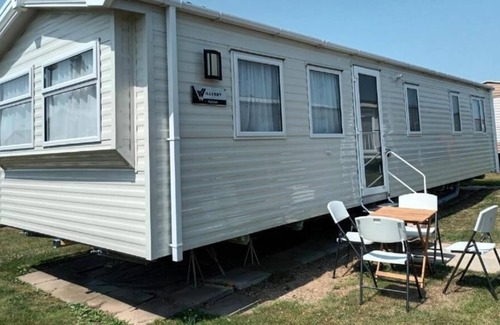 Great Yarmouth Cabin | 3 Bed, Sleeps 8 Caravan, California Cliffs Park