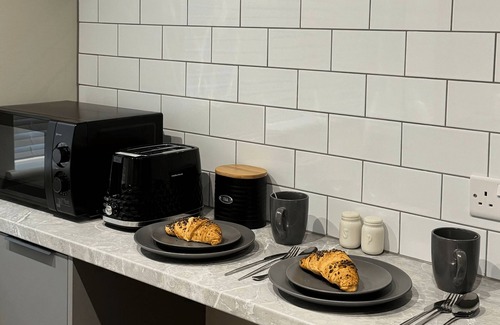 Solihull House | 3-Bed Solihull Contractor Accommodation Parking NEC BHX JLR
