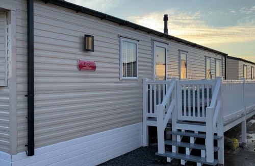 Whitstable Ski Chalet | 3 bed Stunning caravan situated nr Whitstable