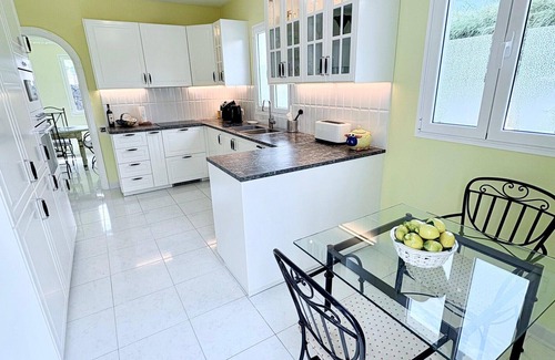 Los Mojones Villa | 3 Bed Traditional Canarian Style Villa Heated Pool, Hot tub, Pool & Foosball Tbl