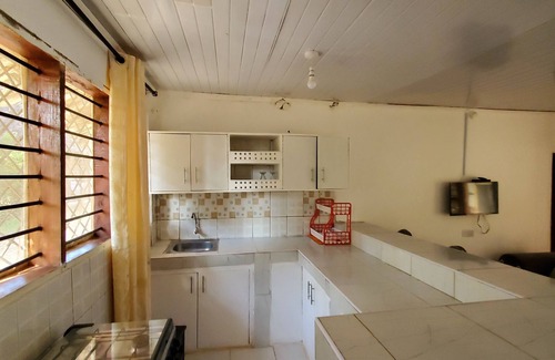 Galu Beach Villa | 3 Bed Villa - Sleeps 6 - Wifi - Parking