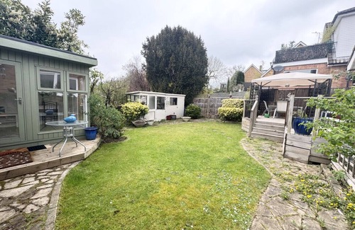 Marlow House | 3 Bed with parking ideal for families